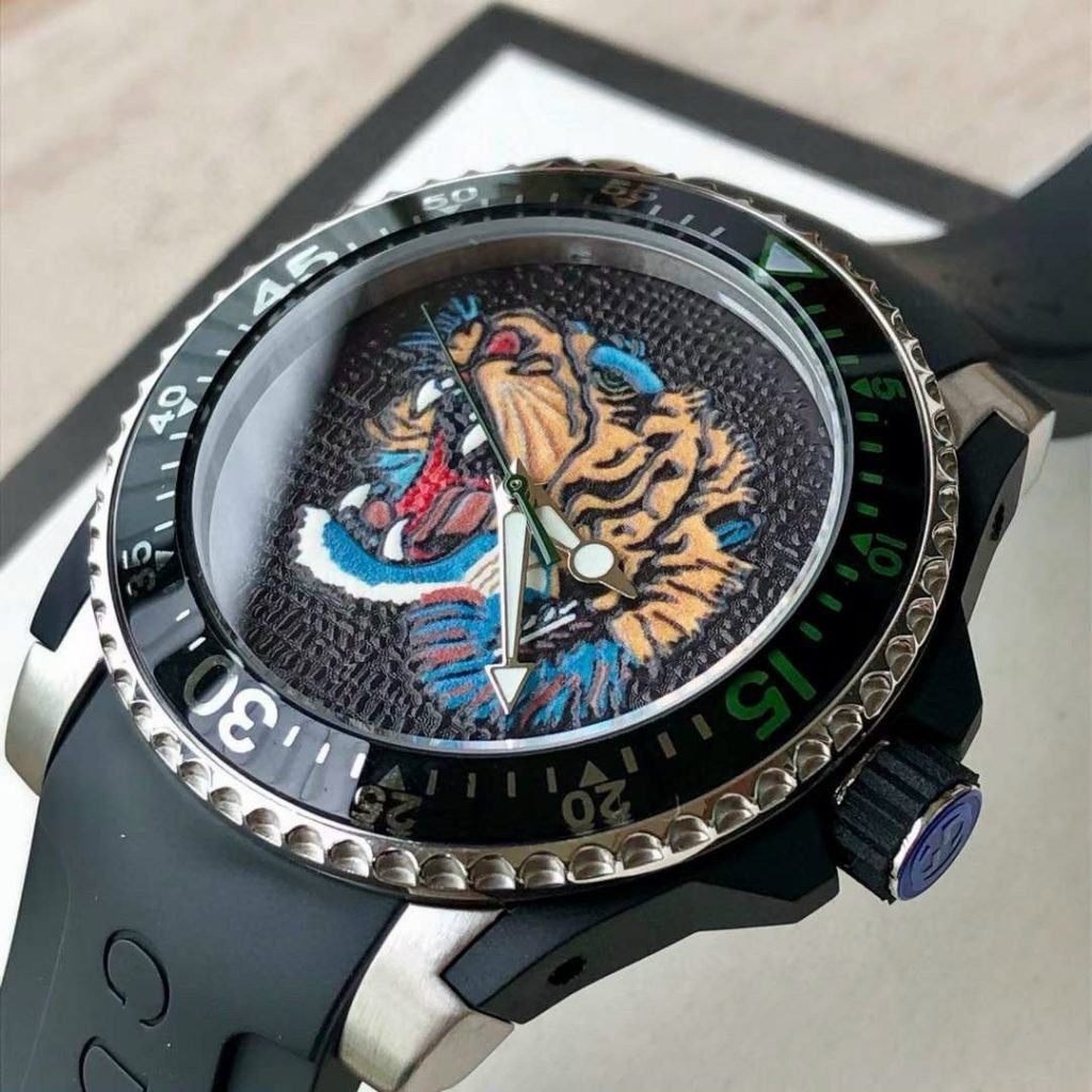 Đồng hồ Gucci Dive Tiger Ya136318 nam dây cao su 40mm