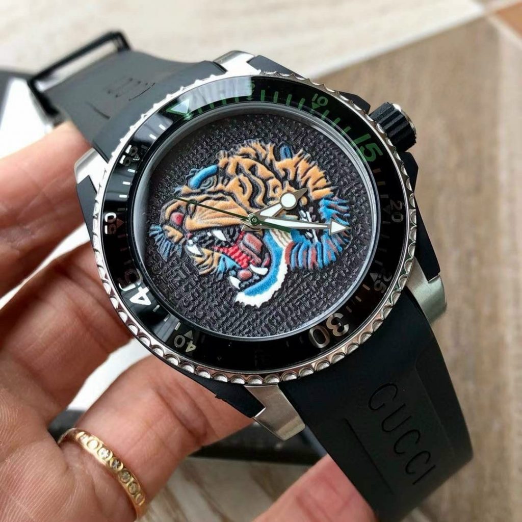 Đồng hồ Gucci Dive Tiger Ya136318 nam dây cao su 40mm