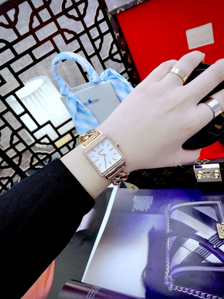 Đồng hồ Guess Chain Bracelet nữ đính đá W1030L4 Like auth 28x28mm