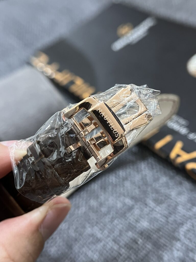 Đồng hồ Patek Philippe Nautilus 5712R Replica 11 màu nâu 40mm