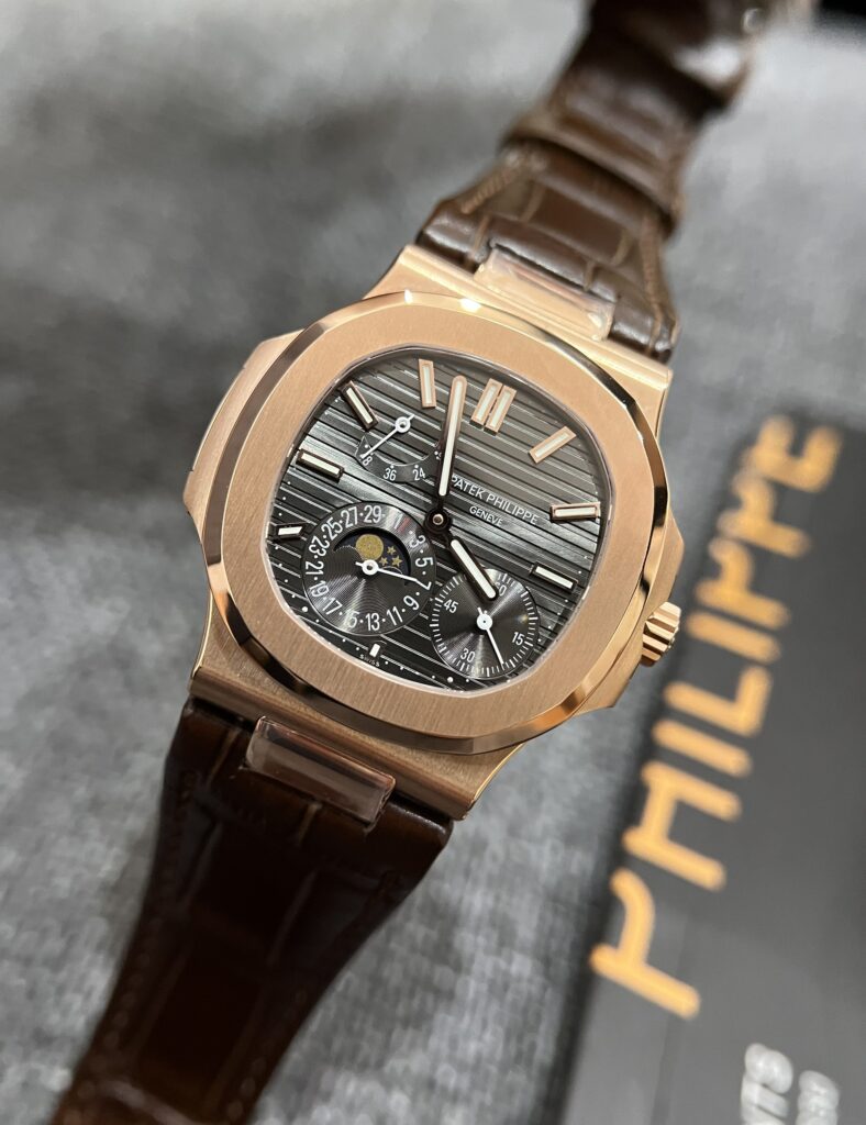 Đồng hồ Patek Philippe Nautilus 5712R Replica 11 màu nâu 40mm