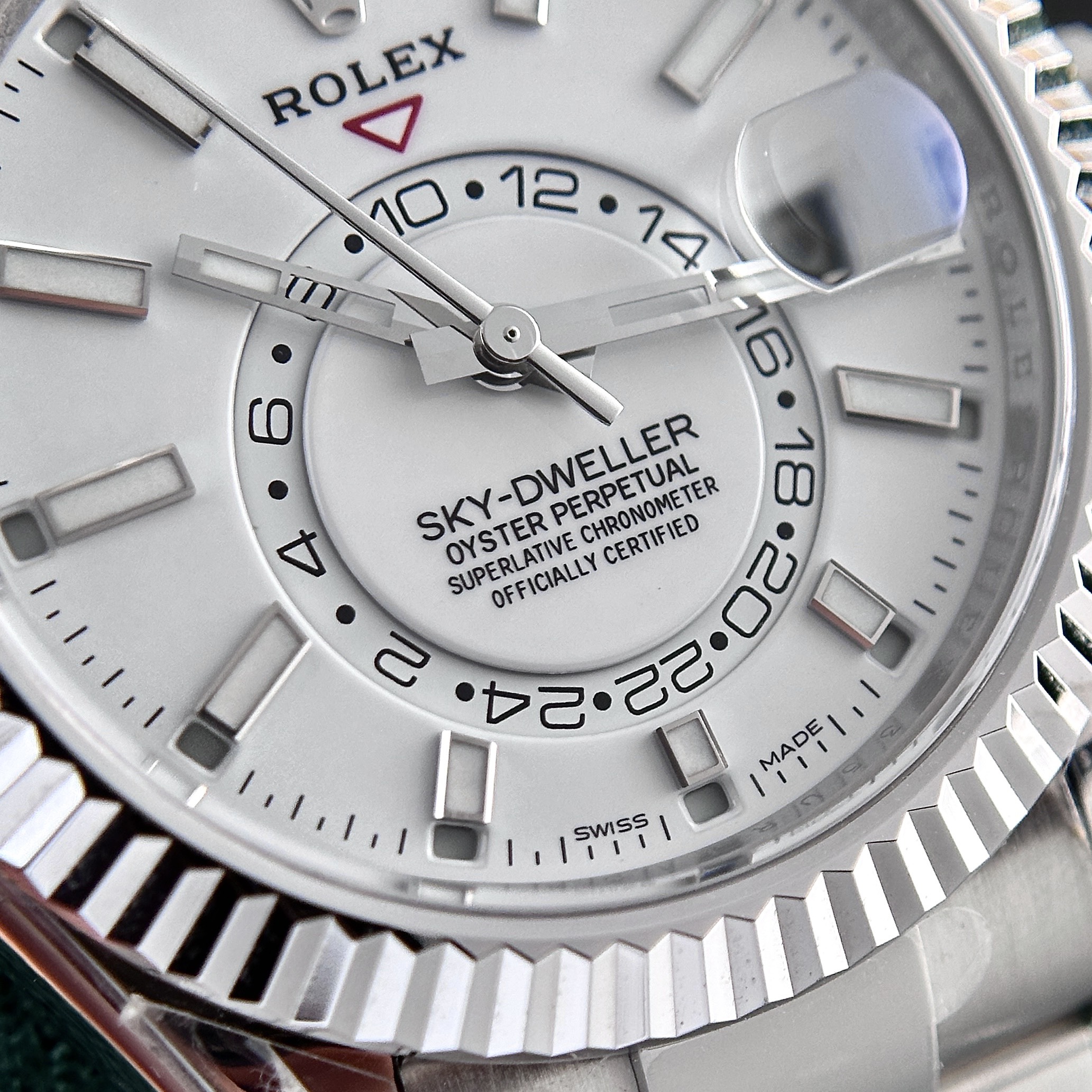 Đồng hồ Rolex Rep 11 Sky-Dweller 326934 mặt trắng 42mm (1) Đồng hồ Rolex Rep 11 Sky-Dweller 326934 mặt trắng 42mm (1)