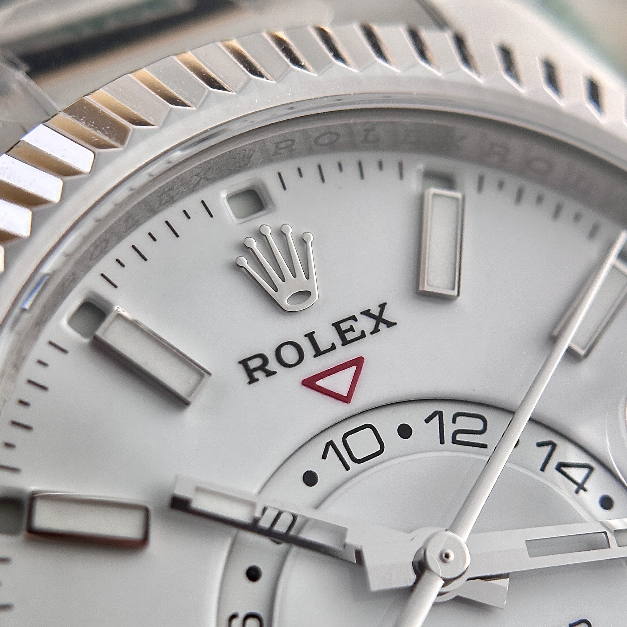 Đồng hồ Rolex Rep 11 Sky-Dweller 326934 mặt trắng 42mm (2) Đồng hồ Rolex Rep 11 Sky-Dweller 326934 mặt trắng 42mm (2)