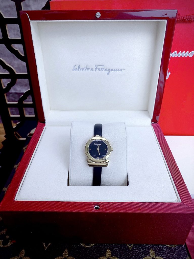 Đồng hồ Slvatore Ferragamo Gancino nữ dây da Super Fake 26mm