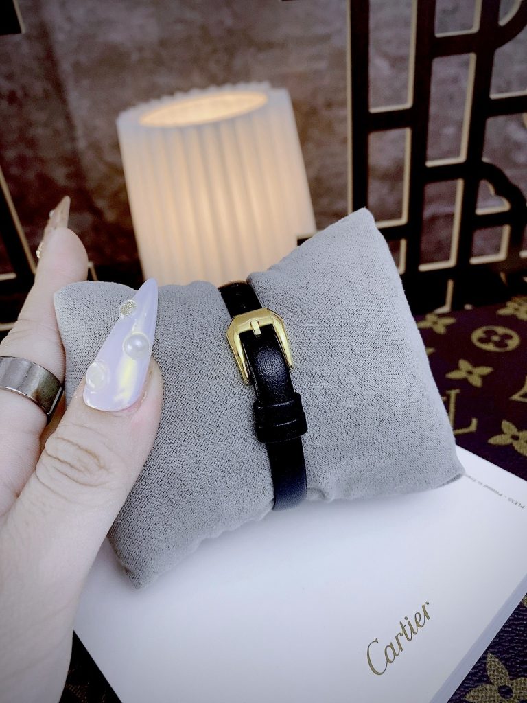 Đồng hồ Slvatore Ferragamo Gancino nữ dây da Super Fake 26mm