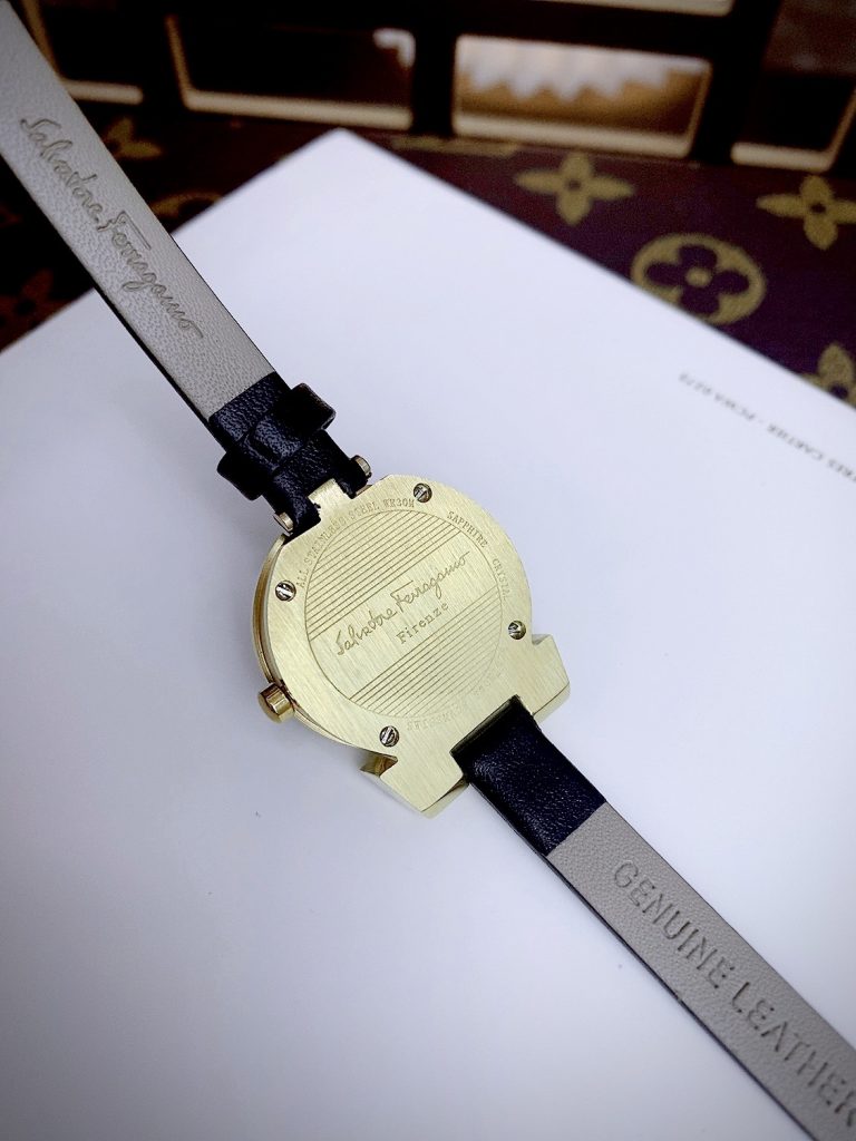 Đồng hồ Slvatore Ferragamo Gancino nữ dây da Super Fake 26mm