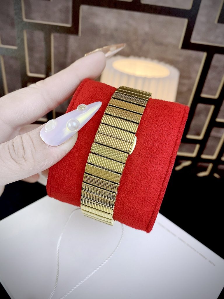 Đồng hồ nữ Versace Greca Chic màu Vàng Gold Like auth 36mm