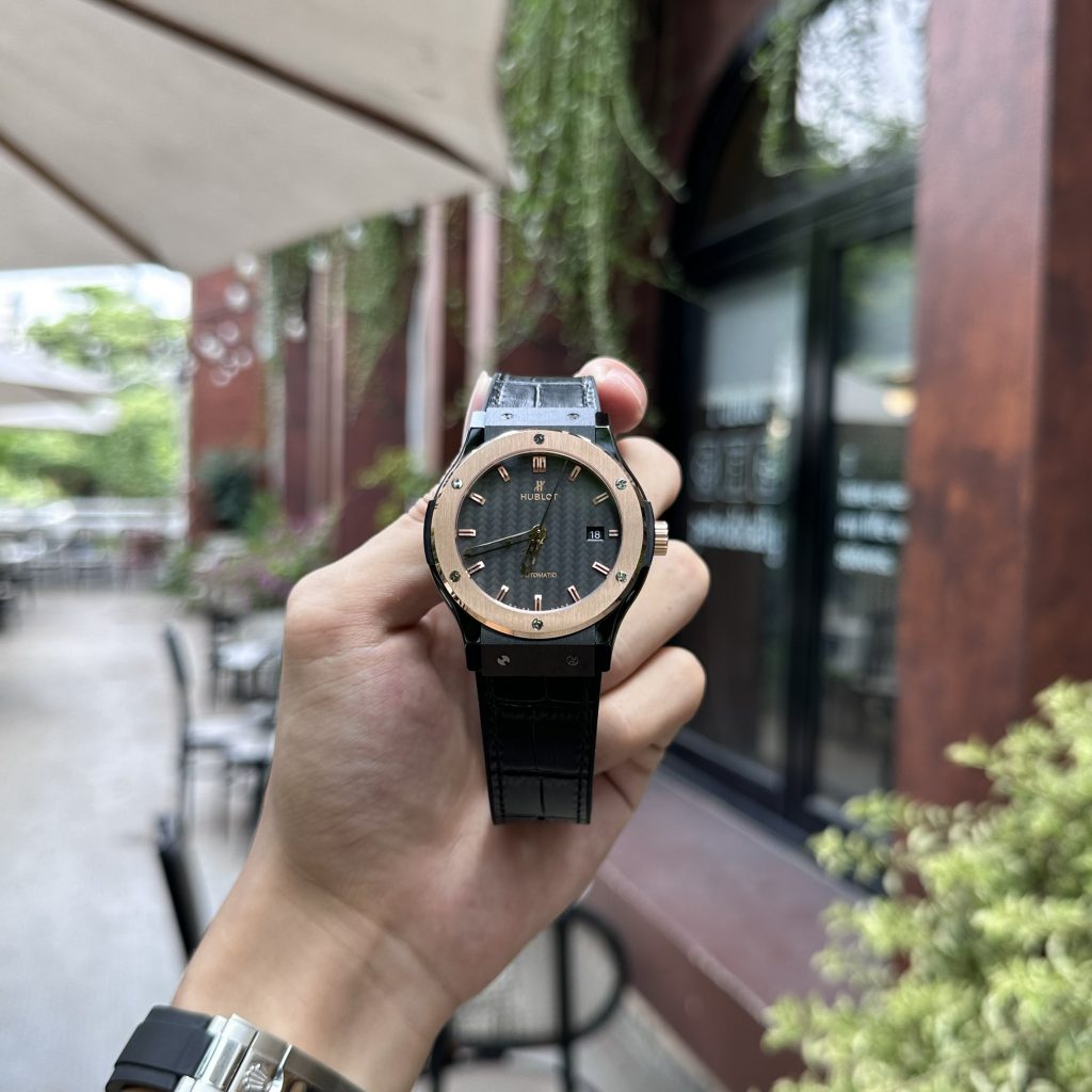 Đồng hồ Hublot chế tác Classic Fusion Ceramic demi mặt carbon JJZ 42mm (1)