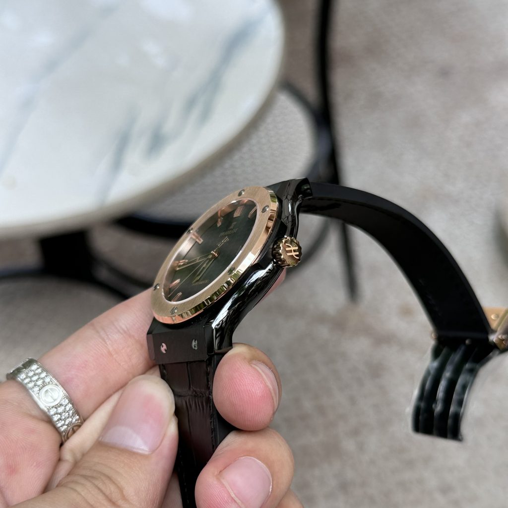 Đồng hồ Hublot chế tác Classic Fusion Ceramic demi mặt carbon JJZ 42mm (1)