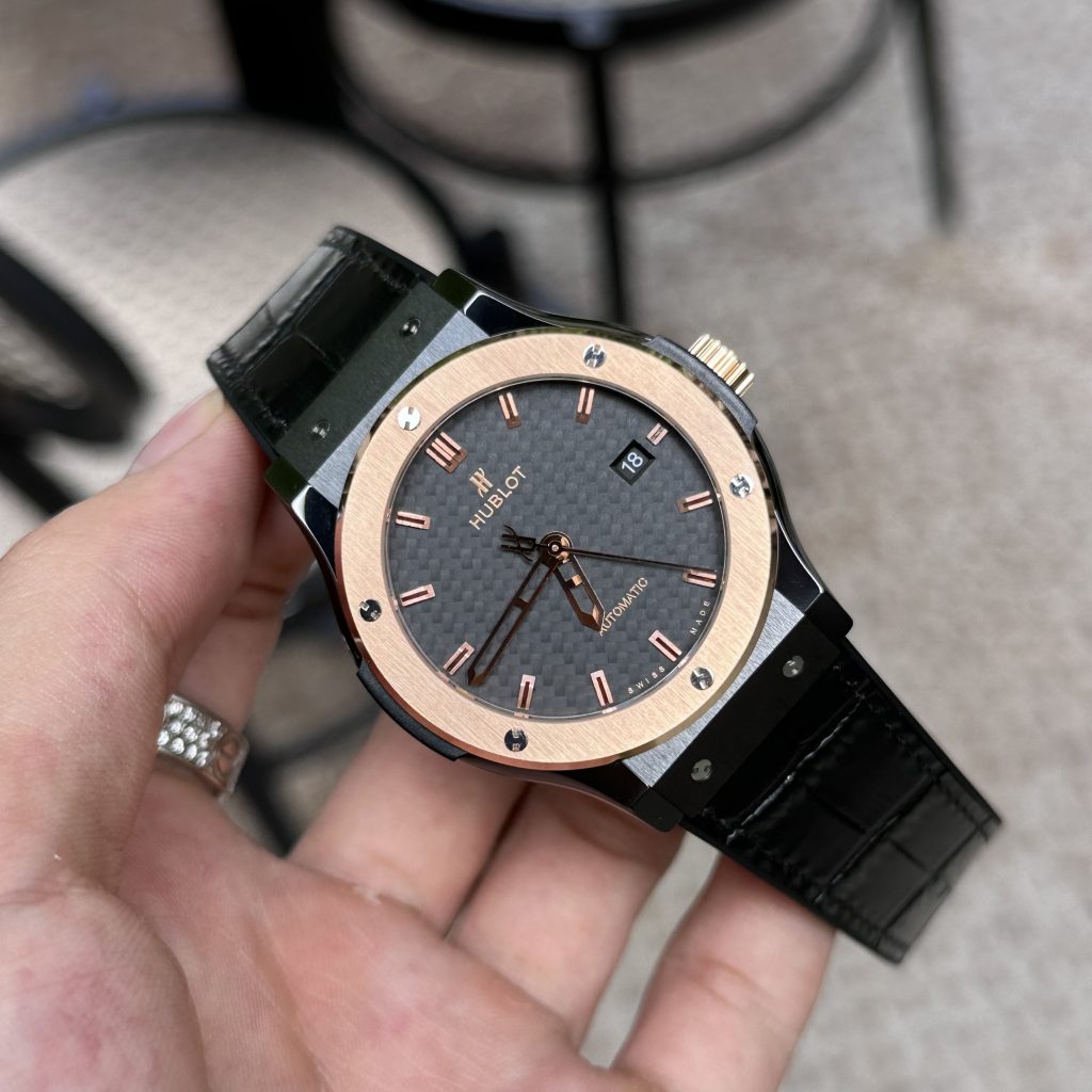 Đồng hồ Hublot chế tác Classic Fusion Ceramic demi mặt carbon JJZ 42mm (1)