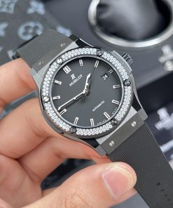 Đồng hồ Hublot chế tác Classic Fusion đính đá vỏ gốm đen 42mm (1)