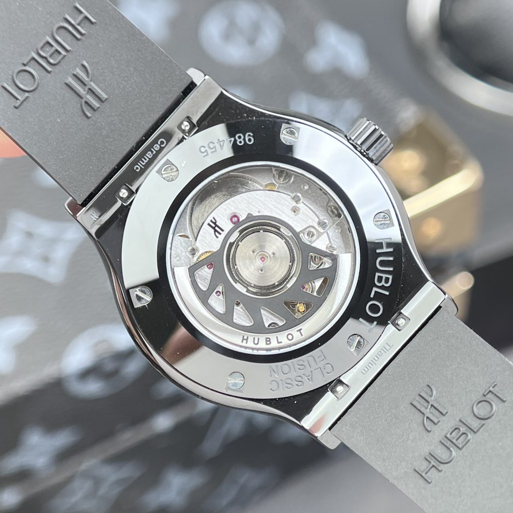 Đồng hồ Hublot chế tác Classic Fusion đính đá vỏ gốm đen 42mm (1)