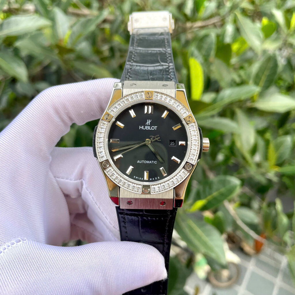 Đồng hồ Hublot nam đính đá baguette máy cơ Automatic Hublot Classic Fusion màu đen 42mm - DWatch