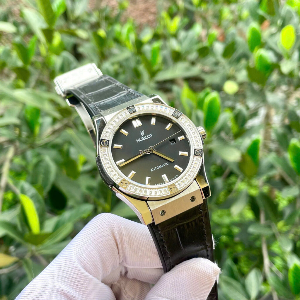 Đồng hồ Hublot nam đính đá baguette máy cơ Automatic Hublot Classic Fusion màu đen 42mm - DWatch