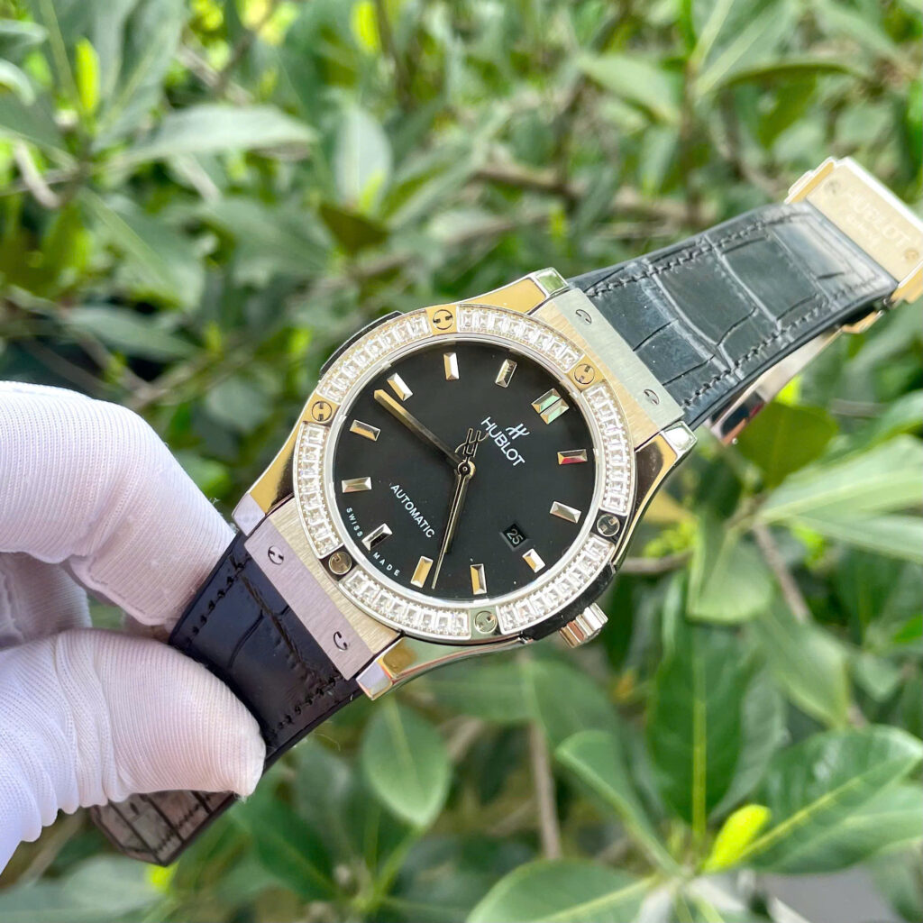 Đồng hồ Hublot nam đính đá baguette máy cơ Automatic Hublot Classic Fusion màu đen 42mm - DWatch