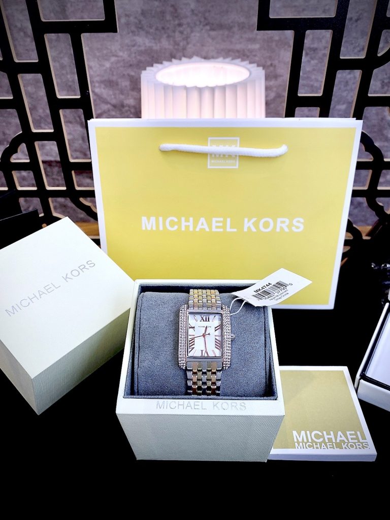 Đồng hồ Michael Kors Mini Emery Tri-Tone nữ dây kim loại Mk4744 Like auth 27x34mm