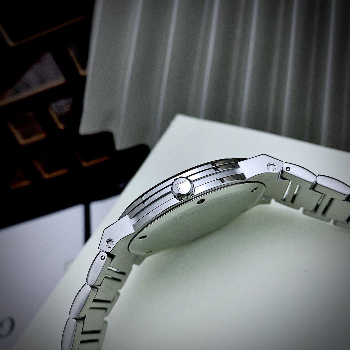 Đồng hồ Salavatore Ferragamo F-80 nam dây kim loại Super Fake 40mm (5) Đồng hồ Salavatore Ferragamo F-80 nam dây kim loại Super Fake 40mm