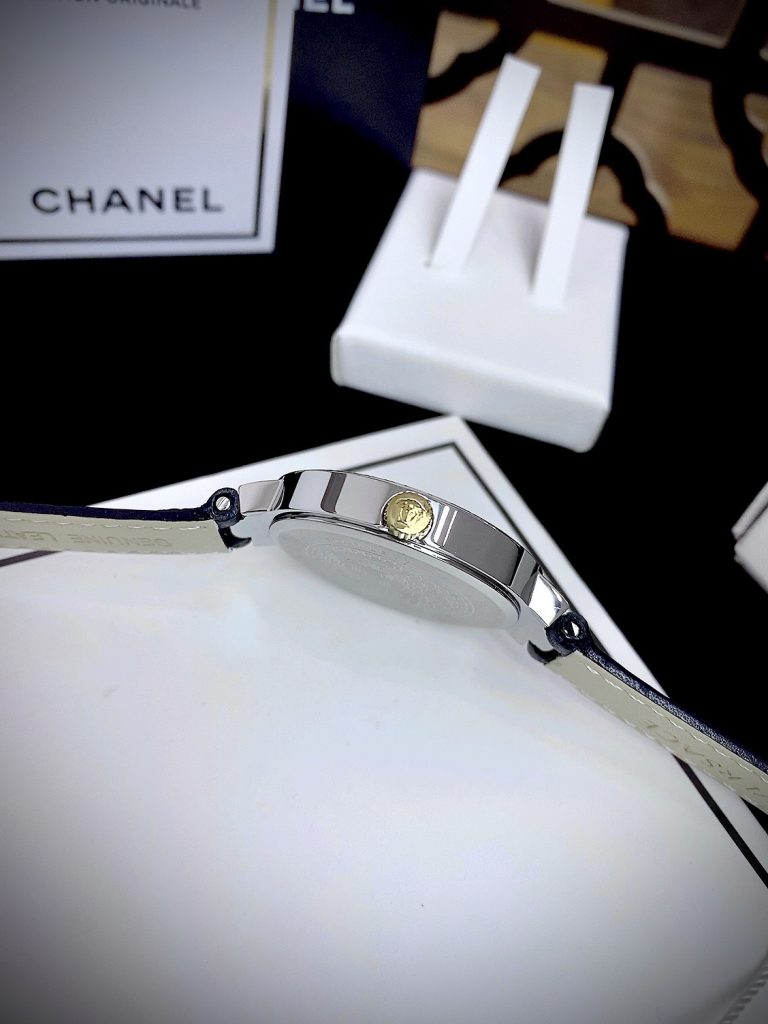 Đồng hồ Versace Greca Strap nữ dây da Like Auth 36mm