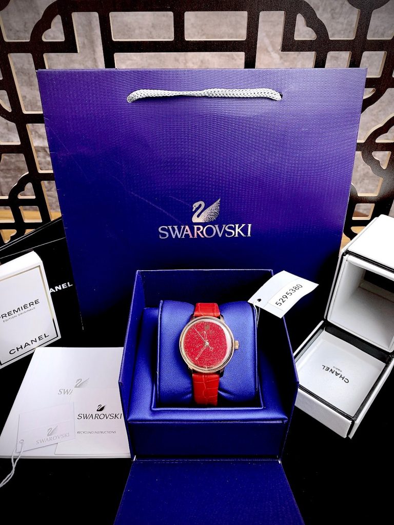Đồng hồ nữ Swarovski Crystalline House 5295380 mặt màu đỏ Like auth 38mm