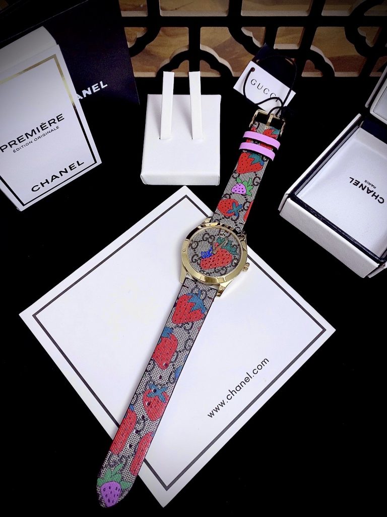 Đồng hồ Gucci G-Timeless nữ hoạ tiết hình quả dâu Like Auth 38mm