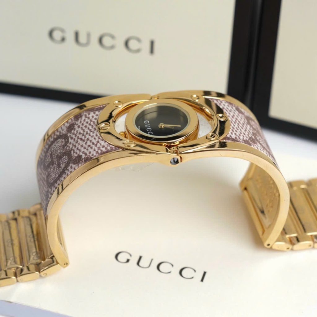 Đồng hồ Gucci nữ dạng lắc tay màu vàng sang trọng mặt đen (2)