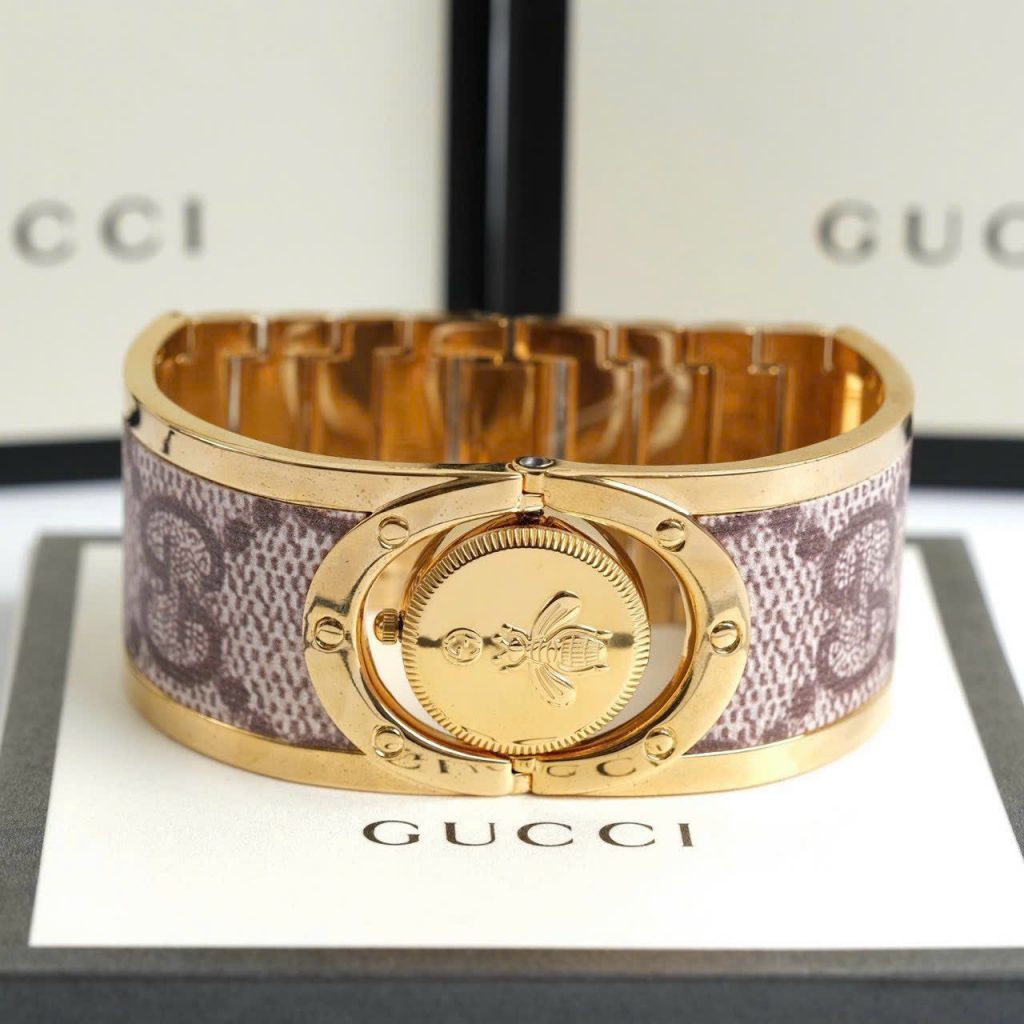 Đồng hồ Gucci nữ dạng lắc tay màu vàng sang trọng mặt nâu 23 (2)