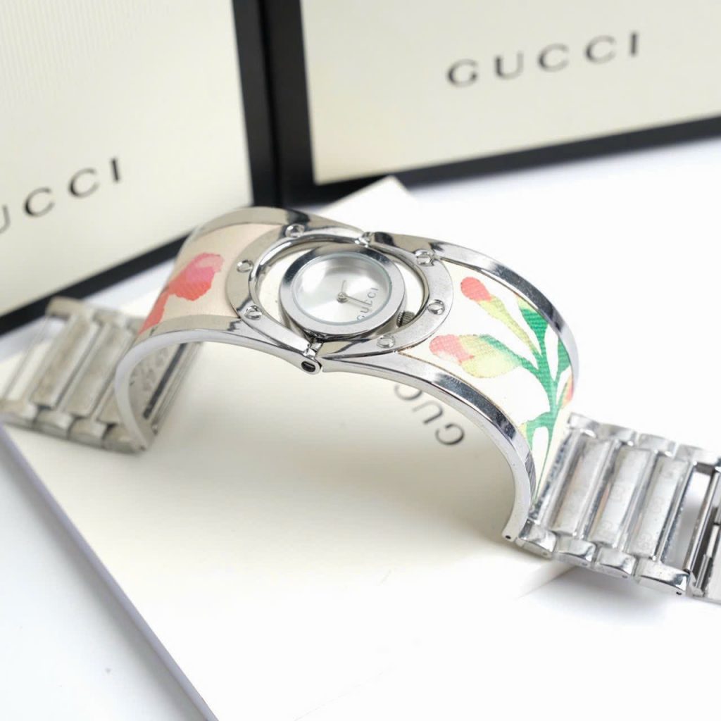 Đồng hồ Gucci nữ siêu cấp họa tiết hoa lá dạng lắc tay 23 (1)