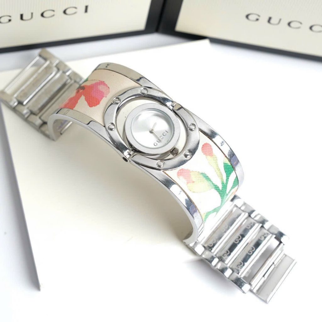 Đồng hồ Gucci nữ siêu cấp họa tiết hoa lá dạng lắc tay 23 (1)