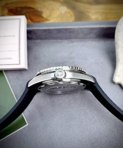 Đồng hồ Omega Seamaster máy cơ Nhật Automatic nam màu đen 42mm (2)