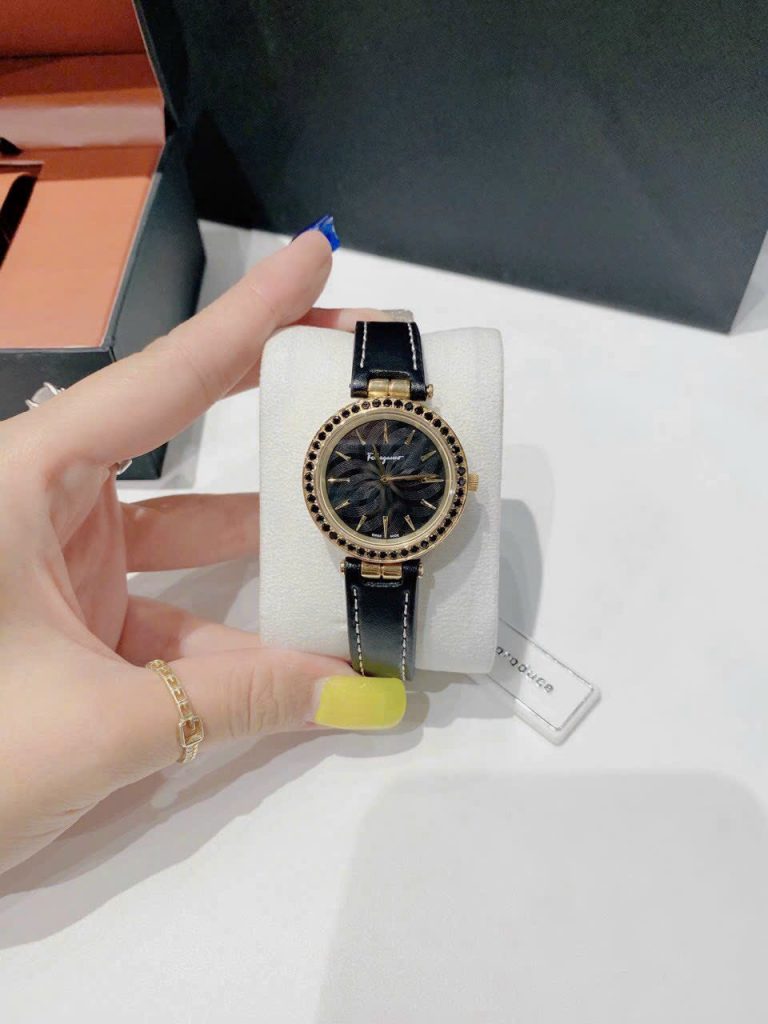 Đồng hồ Salavatore Ferragamo Intreccio nữ mặt đen đính đá Like Auth 31mm