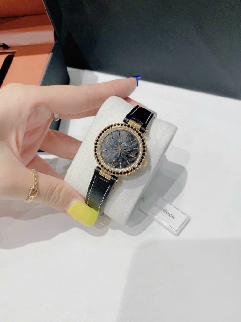 Đồng hồ Salavatore Ferragamo Intreccio nữ mặt đen đính đá Like Auth 31mm