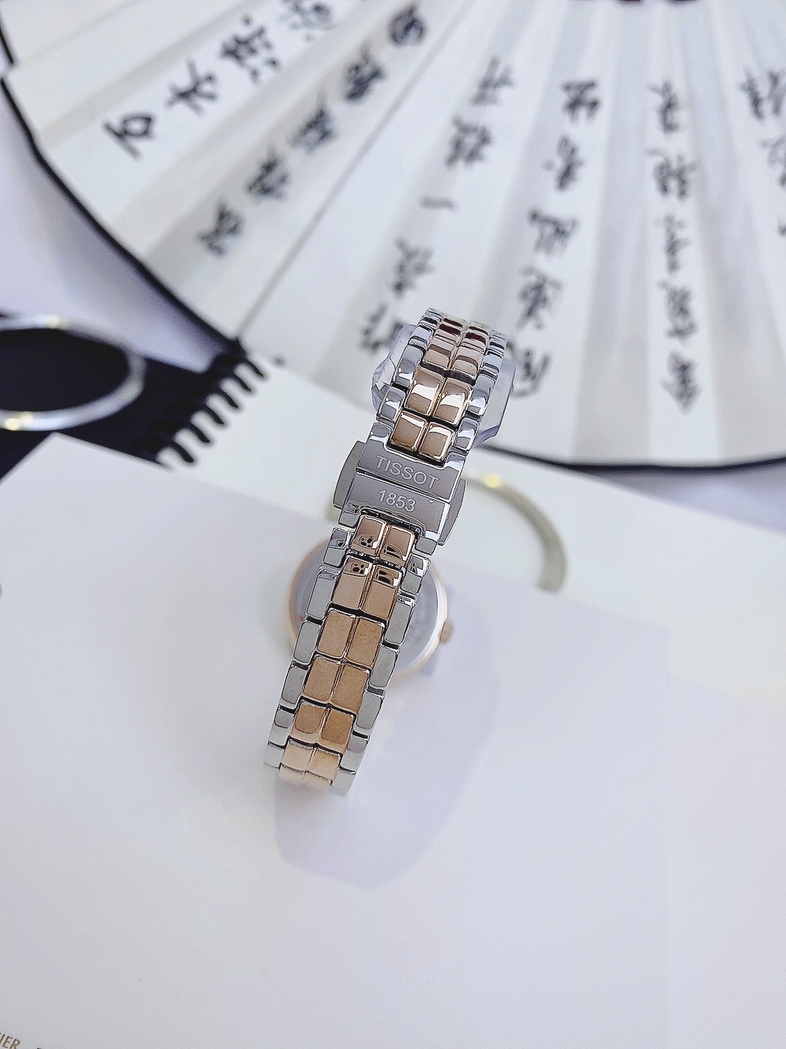 Đồng hồ Tissot Carson Premium nữ máy Quartz Nhật Super Fake 30mm (5) Đồng hồ Tissot Carson Premium nữ máy Quartz Nhật Super Fake 30mm