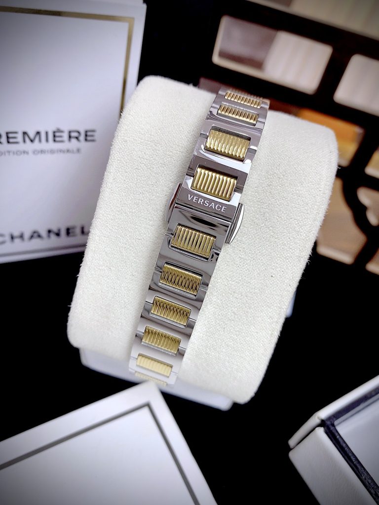 Đồng hồ Versace Petit nữ dây kim loại VE6M00622 Like Auth 28mm