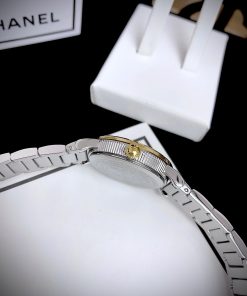 Đồng hồ Versace Petit nữ dây kim loại VE6M00622 Like Auth 28mm