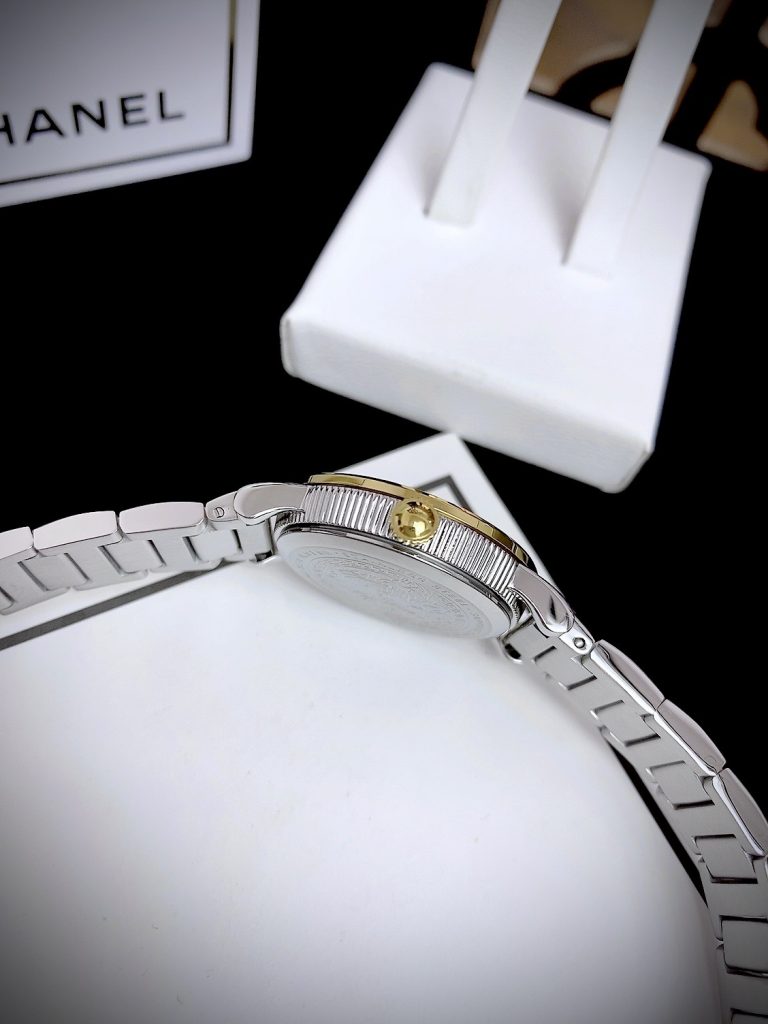 Đồng hồ Versace Petit nữ dây kim loại VE6M00622 Like Auth 28mm