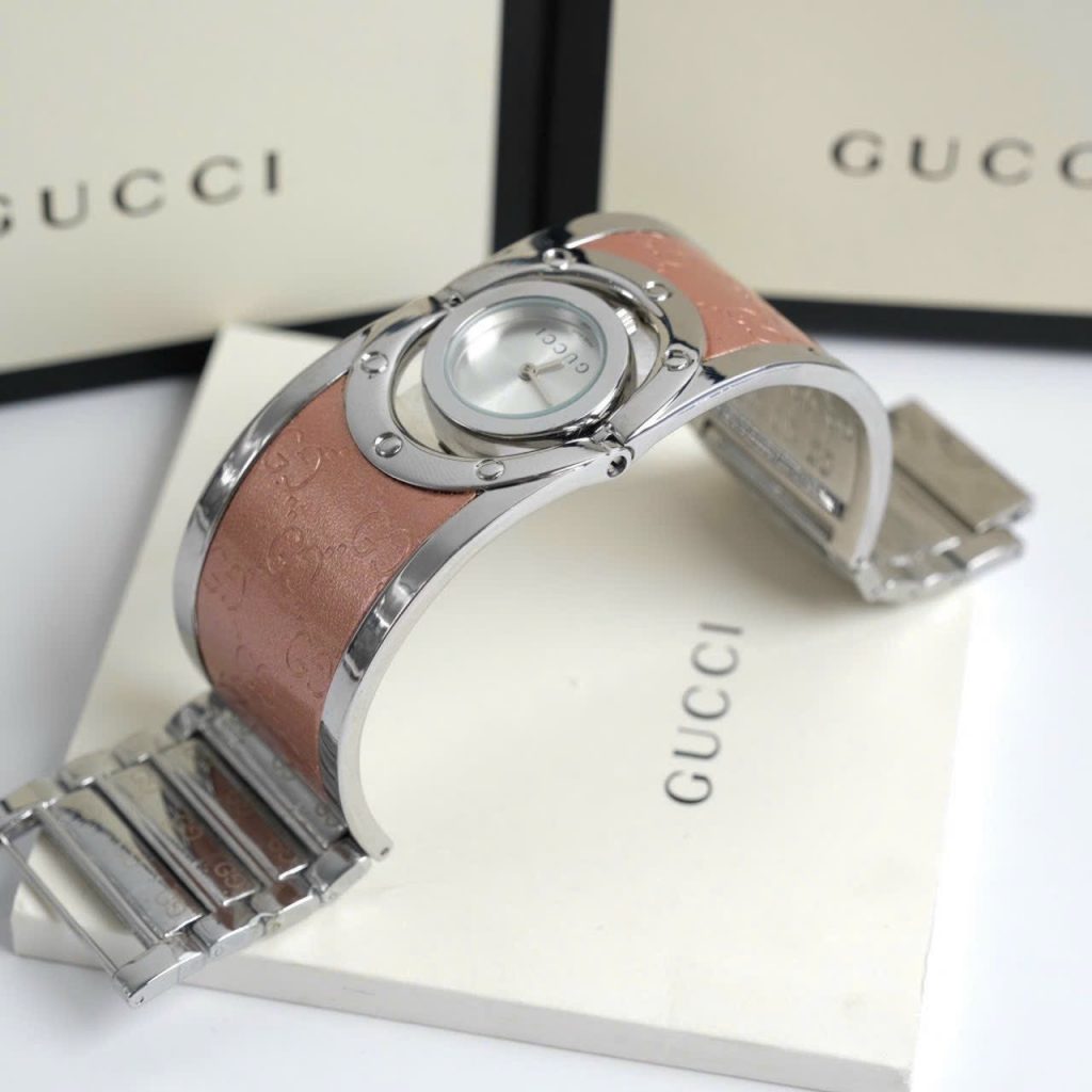 Đồng hồ nữ Gucci Fake cao cấp màu hồng dạng lắc tay 23 (4)