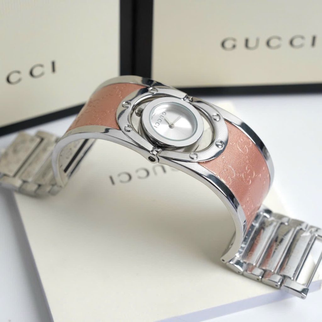 Đồng hồ nữ Gucci Fake cao cấp màu hồng dạng lắc tay 23 (4)