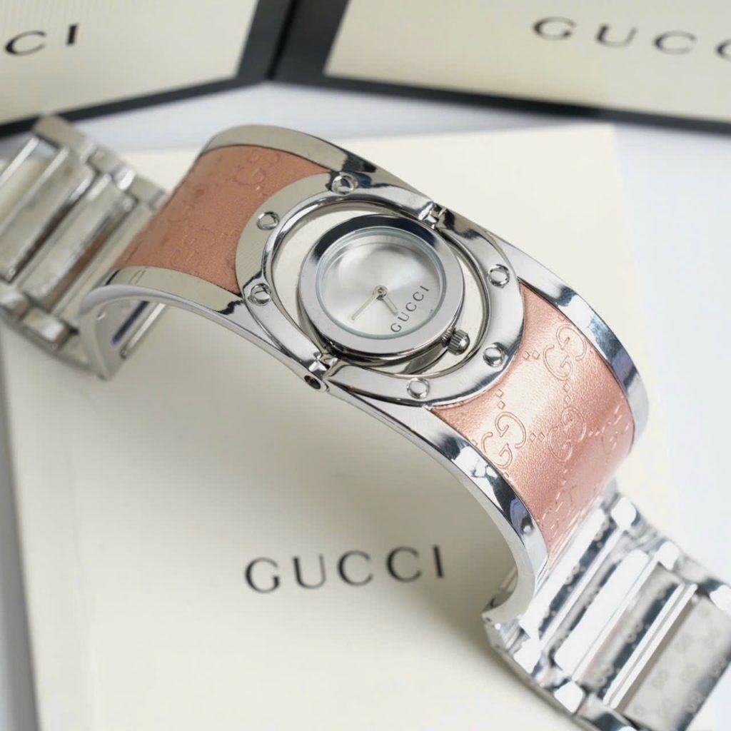 Đồng hồ nữ Gucci Fake cao cấp màu hồng dạng lắc tay 23 (4)