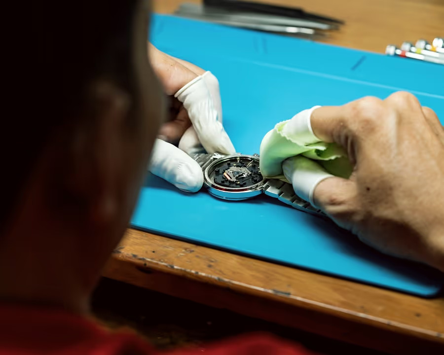 Easy Guide How to Replace Your Watch Battery at Home (4)