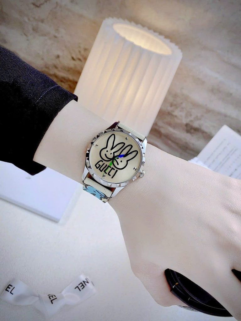 Đồng hồ nữ Gucci Like auth dây da mặt hoạ tiết thỏ 38mm (1)