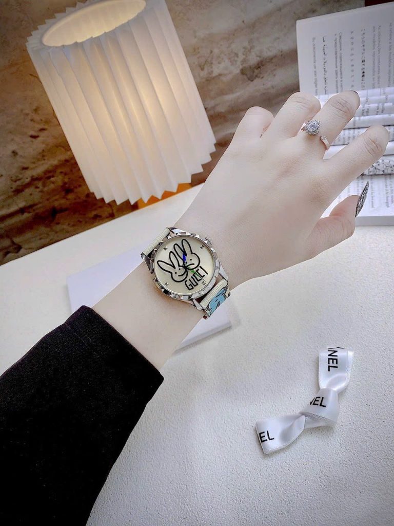 Đồng hồ nữ Gucci Like auth dây da mặt hoạ tiết thỏ 38mm (1)