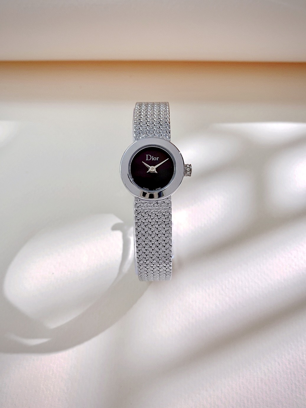 Đồng hồ Dior Satine nữ mặt đen dây kim loại Like Auth (1) Đồng hồ Dior Satine nữ mặt đen dây kim loại Like Auth (5)