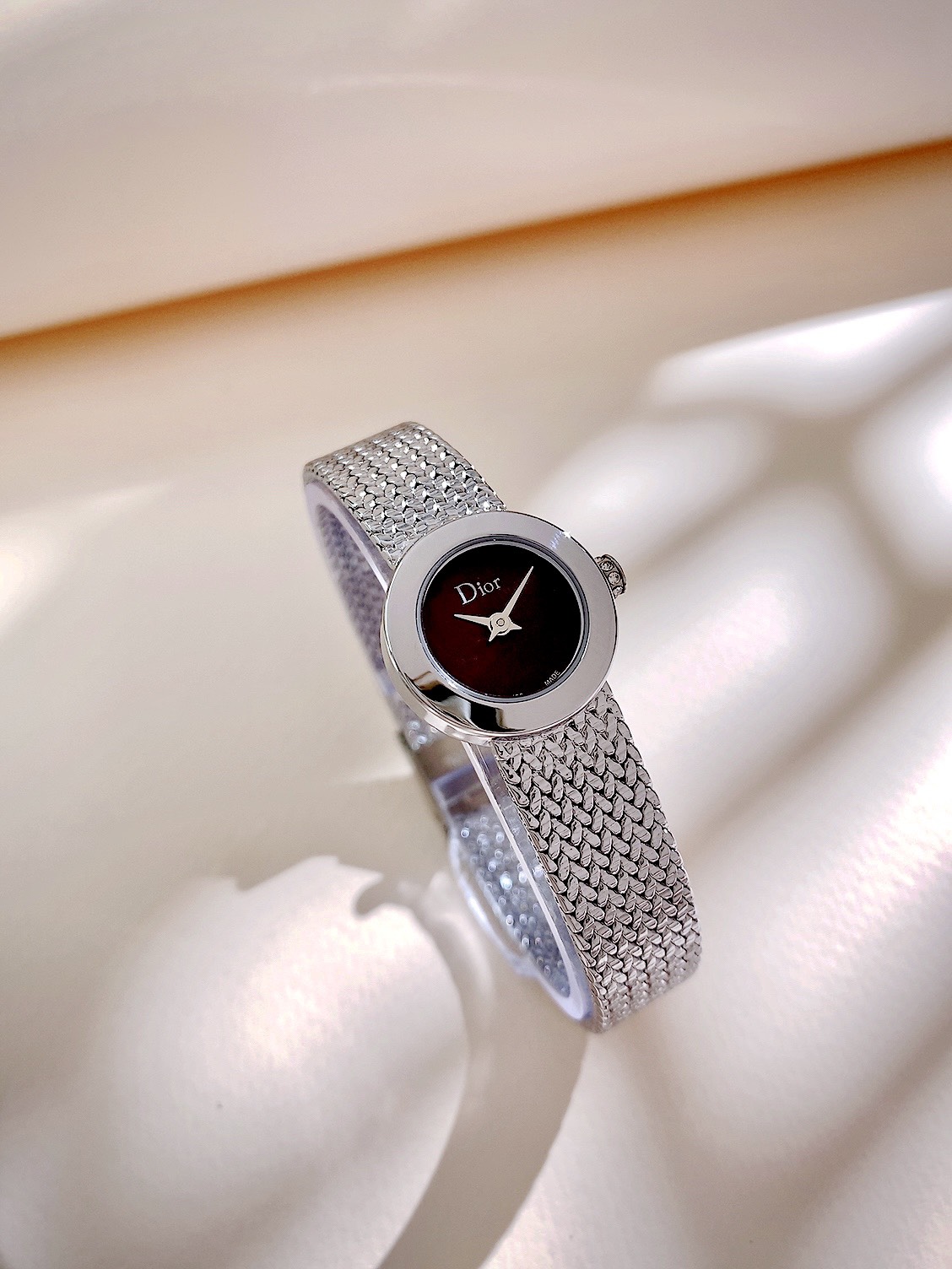 Đồng hồ Dior Satine nữ mặt đen dây kim loại Like Auth (2) Đồng hồ Dior Satine nữ mặt đen dây kim loại Like Auth (5)