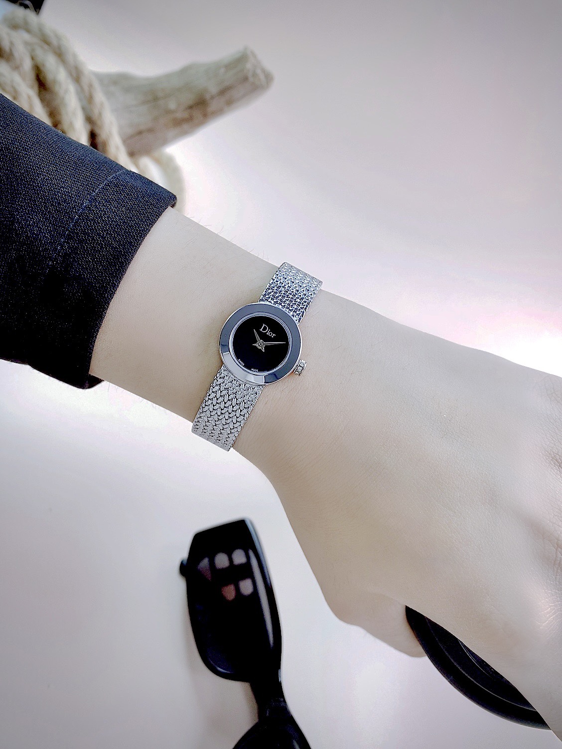Đồng hồ Dior Satine nữ mặt đen dây kim loại Like Auth (4) Đồng hồ Dior Satine nữ mặt đen dây kim loại Like Auth (5)