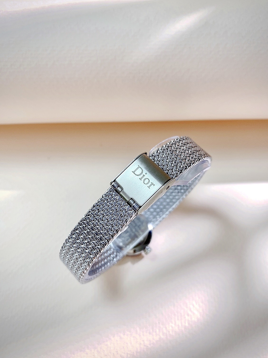 Đồng hồ Dior Satine nữ mặt đen dây kim loại Like Auth (6) Đồng hồ Dior Satine nữ mặt đen dây kim loại Like Auth (5)