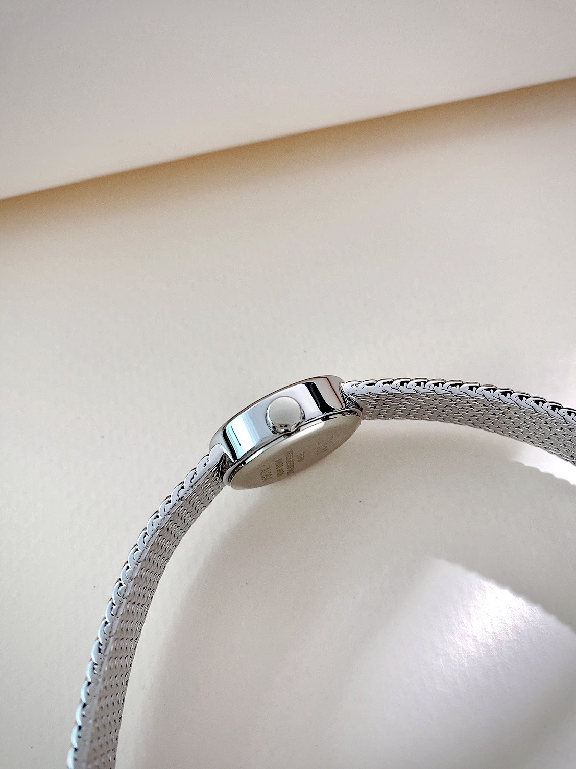 Đồng hồ Dior Satine nữ mặt đen dây kim loại Like Auth (8) Đồng hồ Dior Satine nữ mặt đen dây kim loại Like Auth (5)