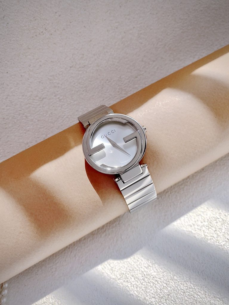 Đồng hồ Gucci nữ dây kim loại sang trọng Rep 11 (1)