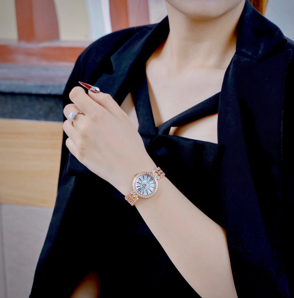 Đồng hồ Royal Crown nữ màu vàng hồng đính đá like auth (1)