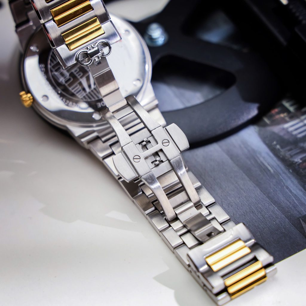 Bảo Hành 12 Tháng Lỗi 1 Đổi 1 Trong 7 Ngày Hỗ Trợ Bảo Hành Sản Phẩm Trọn Đời Miễn Phí Giao Hàng Toàn Quốc Nhận Hàng Kiểm Tra Trước Khi Thanh Toán Thông số – Đồng hồ Salvatore Ferragamo GANCINI Đường kính : 41mm Dây Đeo : Dây kim loại Bộ máy : Quartz Thụy Sĩ Mặt kính : Sapphire chống xướcChức năng :Giờ – Phút – Ngày Chronograph Chống Nước: 5ATM