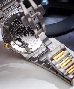 Bảo Hành 12 Tháng Lỗi 1 Đổi 1 Trong 7 Ngày Hỗ Trợ Bảo Hành Sản Phẩm Trọn Đời Miễn Phí Giao Hàng Toàn Quốc Nhận Hàng Kiểm Tra Trước Khi Thanh Toán Thông số – Đồng hồ Salvatore Ferragamo GANCINI Đường kính : 41mm Dây Đeo : Dây kim loại Bộ máy : Quartz Thụy Sĩ Mặt kính : Sapphire chống xướcChức năng :Giờ – Phút – Ngày Chronograph Chống Nước: 5ATM